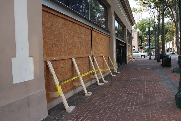1200px-FEMA_-_37699_-_Boarded_glass_store_front_in_Louisiana-q612n1u55hy6posbdqrarc84hgkxqlzsa9pinzcxwg